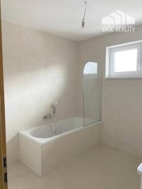 Trojizbový mezonetový byt 70m2, Banka