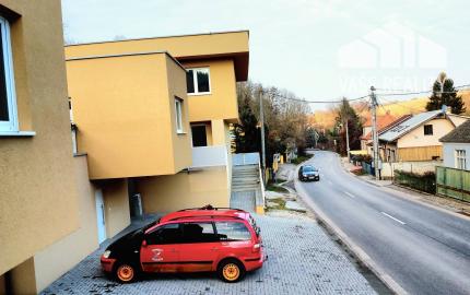 Trojizbový mezonetový byt 70m2, Banka