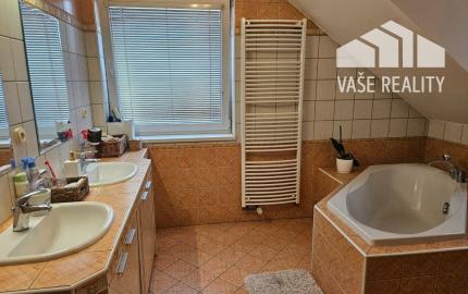 6 izbový rodinný dom v obci Mikušovce  , pozemok 1048 m2