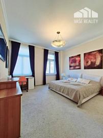 Na prenájom krásny 3-izbový staromestský byt 111 m², Senkiewiczova