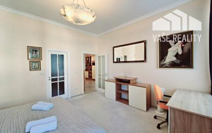 Na prenájom krásny 3-izbový staromestský byt 111 m², Senkiewiczova