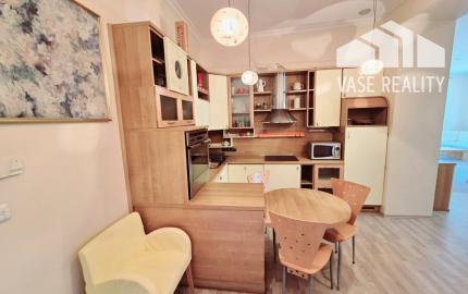 Na prenájom krásny 3-izbový staromestský byt 111 m², Senkiewiczova