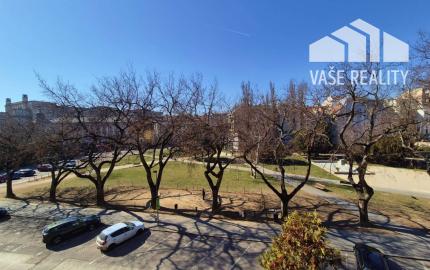 Na prenájom krásny 3-izbový staromestský byt 111 m², Senkiewiczova