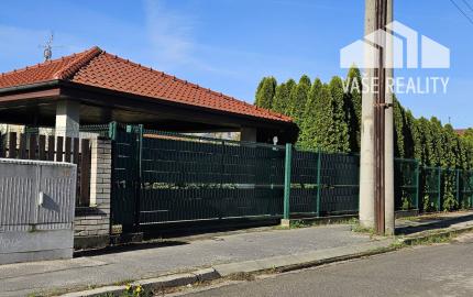 PROJEKT 5i domu s existujúcim prístreškom pre 2 autá s pozemkom 575 m2