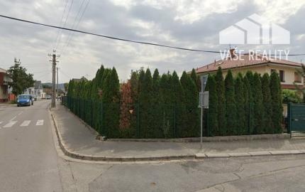 PROJEKT 5i domu s existujúcim prístreškom pre 2 autá s pozemkom 575 m2