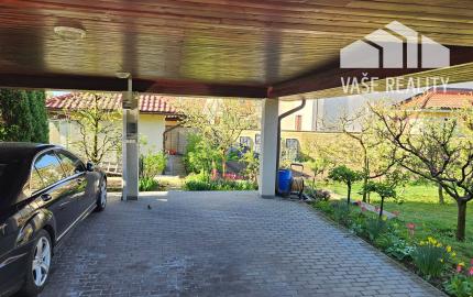 PROJEKT 5i domu s existujúcim prístreškom pre 2 autá s pozemkom 575 m2