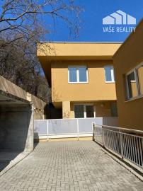 AKCIA !!! 135.000,-€, Trojizbový mezonetový byt Banka pri Piešťanoch