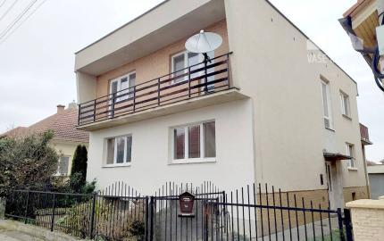 Priestranný dvojgeneračný dom s veľkým pozemkom  - Vrbové