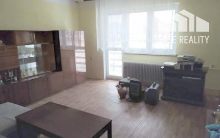 Priestranný rodinný dom s garážou, Vrbové