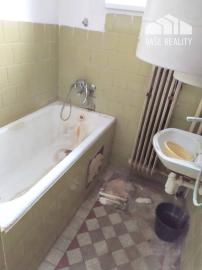 Priestranný rodinný dom s garážou, Vrbové