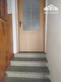 Priestranný rodinný dom s garážou, Vrbové