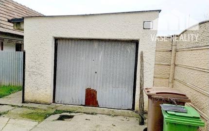 Priestranný rodinný dom s garážou, Vrbové