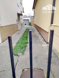 Priestranný rodinný dom s garážou, Vrbové