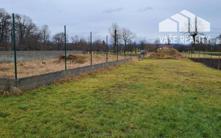 NA PREDAJ DVA STAVEBNÉ POZEMKY V CENTRE OBCE OSTROV PRI PIEŠŤANOCH