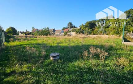 NA PREDAJ DVA STAVEBNÉ POZEMKY V CENTRE OBCE OSTROV PRI PIEŠŤANOCH