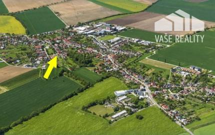 NA PREDAJ DVA STAVEBNÉ POZEMKY V CENTRE OBCE OSTROV PRI PIEŠŤANOCH