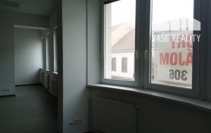 Kancelárske/ obchodné priestory 112 m2, pešia zóna Nitra