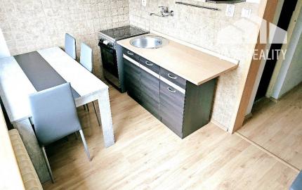 1 izbový byt Bánovce nad Bebravou / CENTRUM  / LOGGIA / EXKLUZÍVNE IBA