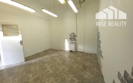 Prenájom šikovný obchodný priestor s umývadlom + 2 parkovacie miesta, 