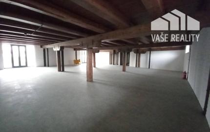 Prenájom priestranné obchodné priestory 150m2 + skladový priestor 50m2