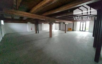 Prenájom priestranné obchodné priestory 150m2 + skladový priestor 50m2
