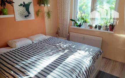 Prenajom izby s príslušenstvom a loggiou v trojizbovom byte, Piešťany