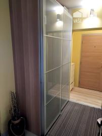 Prenajom izby s príslušenstvom a loggiou v trojizbovom byte, Piešťany