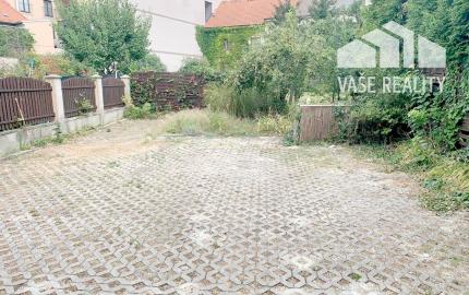 Priestranný, podpivničený rodinný dom v centre - Piešťany