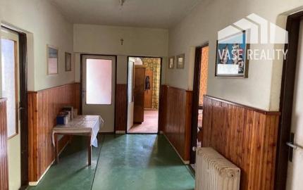 Rodinný Dom Košecké Podhradie, pozemok 1980 m2 , garáž a stodola