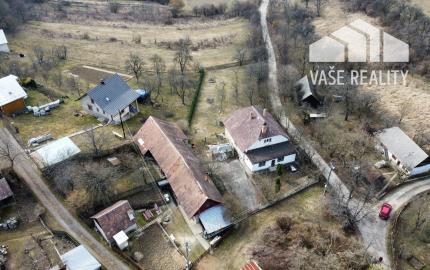 Rodinný Dom Košecké Podhradie, pozemok 1980 m2 , garáž a stodola