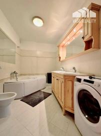 Na prenájom krásny veľký 3-izb. byt, 105 m², Červeňová ul. Staré Mesto