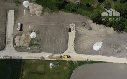 *REZERVOVANÉ* STAVEBNÝ POZEMOK 436 M² BOROVCE /VODA, ELEKTRINA, KANAL.