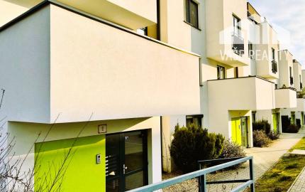 PREDANÉ Štýlový slnečný 2 izb byt v Novostavbe, terasa, balkón