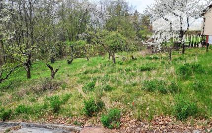 *REZERVOVANÉ* Stavebný pozemok 607 m2, Hôrka nad Váhom
