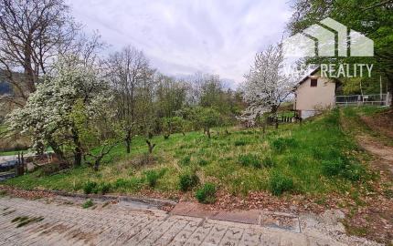 *REZERVOVANÉ* Stavebný pozemok 607 m2, Hôrka nad Váhom