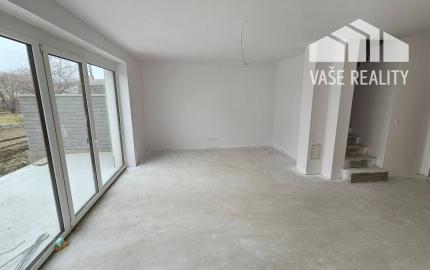 *SKOLAUDOVANÉ* 4 IZB. NOVOSTAVBA  RODINNÝ DOM, NOVÁ DEDINKA