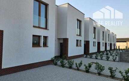 *SKOLAUDOVANÉ* 4 IZB. NOVOSTAVBA  RODINNÝ DOM, NOVÁ DEDINKA