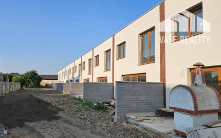 *SKOLAUDOVANÉ* 4 IZB. NOVOSTAVBA  RODINNÝ DOM, NOVÁ DEDINKA