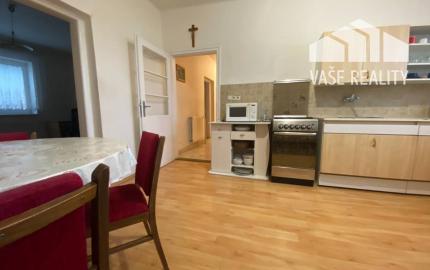 Rodinný dom v Nemšovej, pozemok 1000 m2