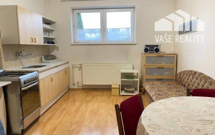 Rodinný dom v Nemšovej, pozemok 1000 m2