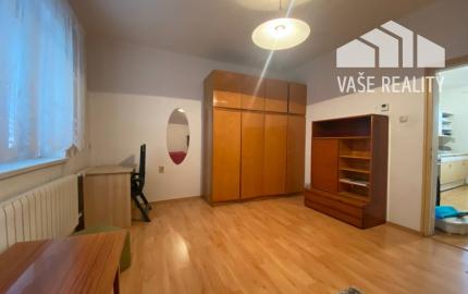 Rodinný dom v Nemšovej, pozemok 1000 m2