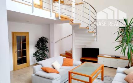 Priestranný rodinný dom so saunou, bazénom, fitness - Krakovany