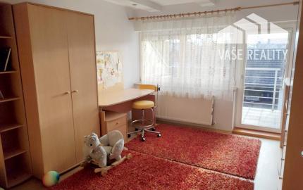 Priestranný rodinný dom so saunou, bazénom, fitness - Krakovany