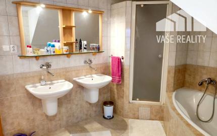 Priestranný rodinný dom so saunou, bazénom, fitness - Krakovany