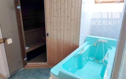 Priestranný rodinný dom so saunou, bazénom, fitness - Krakovany