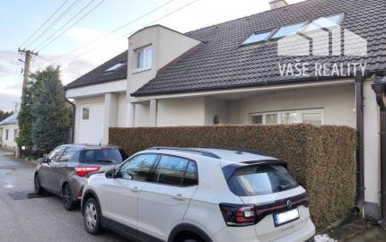 Priestranný rodinný dom so saunou, bazénom, fitness - Krakovany