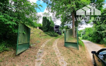 *VIDEO* Romantická chatka s čarovnou záhradou, Ratnovce pri Piešťanoch