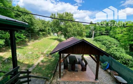 *VIDEO* Romantická chatka s čarovnou záhradou, Ratnovce pri Piešťanoch