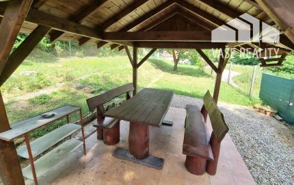 *VIDEO* Romantická chatka s čarovnou záhradou, Ratnovce pri Piešťanoch