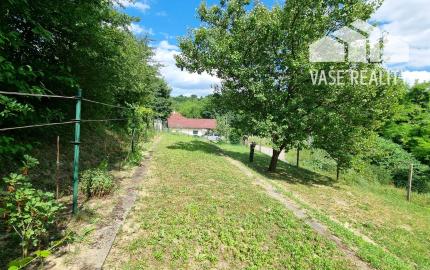 *VIDEO* Romantická chatka s čarovnou záhradou, Ratnovce pri Piešťanoch